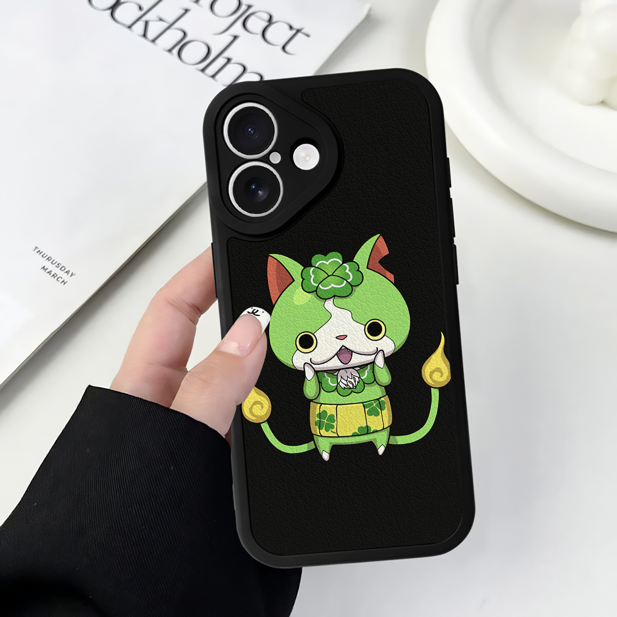 （画像用） 妖怪ウォッチ Yo-kai Watch 【iPhone 16シリーズ対応】シリコンスマホケース（レザー調） 材質：シリコン